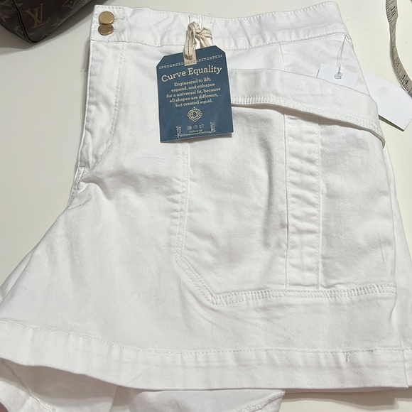 NWT Democracy Ab Solution High Rise Short White Size 22W - Picture 1 of 11